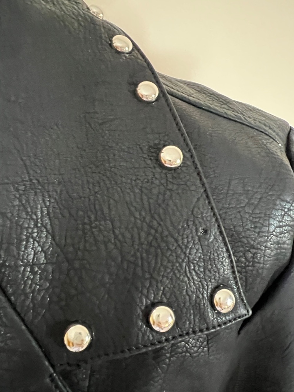 🌸🌹💐🌺Black Floral Studded Vegan Leather Moto Jacket - Picture 6 of 9